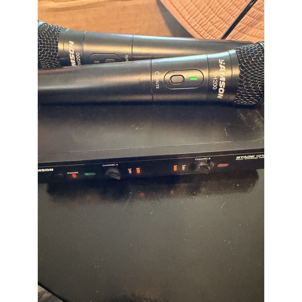 Samson Stage SR200 Dual Wireless Vocal System with 2 Wireless Microphones